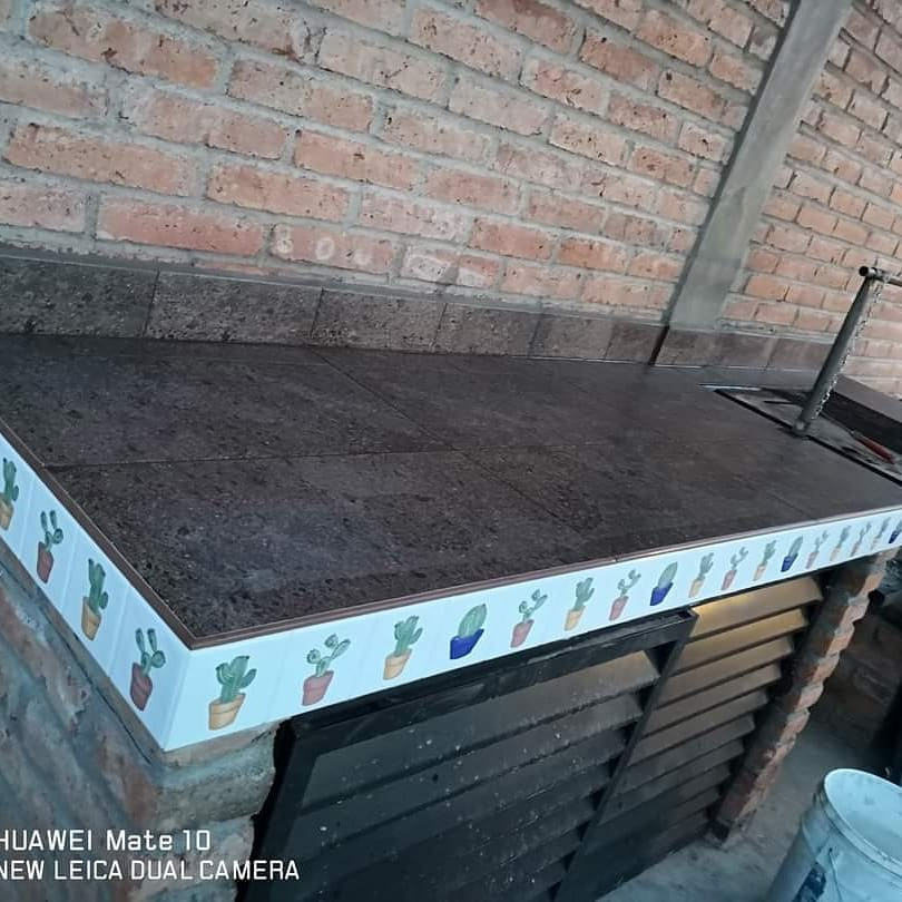 Local comercial con porcelánico rectificado